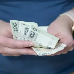 800 plus od stycznia: Czy musisz złożyć nowy wniosek? Sprawdź!