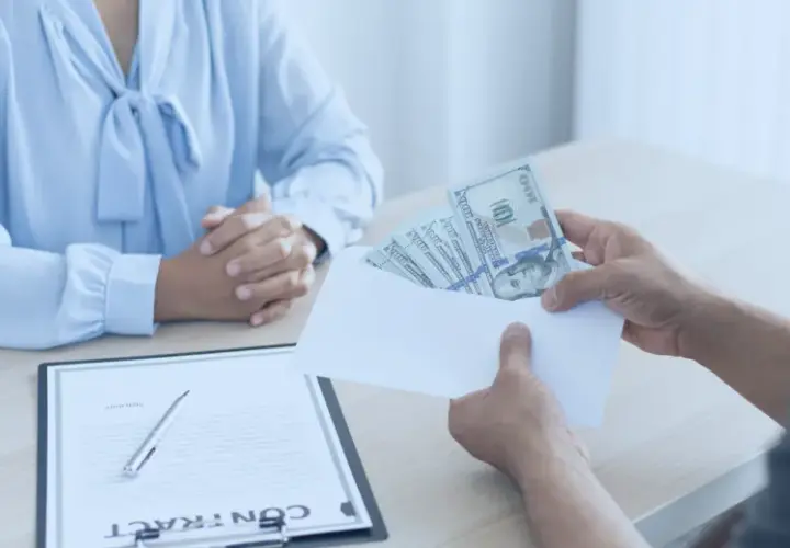 Czy pracodawca może nie wypłacić funduszu socjalnego? Sprawdź, kiedy to możliwe