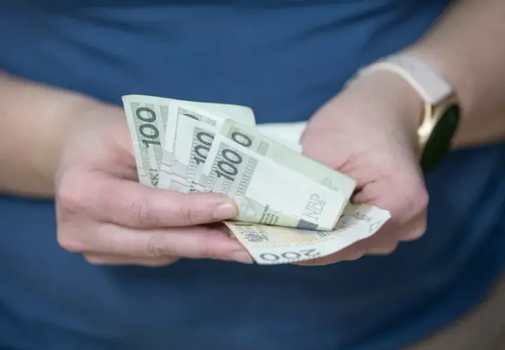 800 plus od stycznia: Czy musisz złożyć nowy wniosek? Sprawdź!