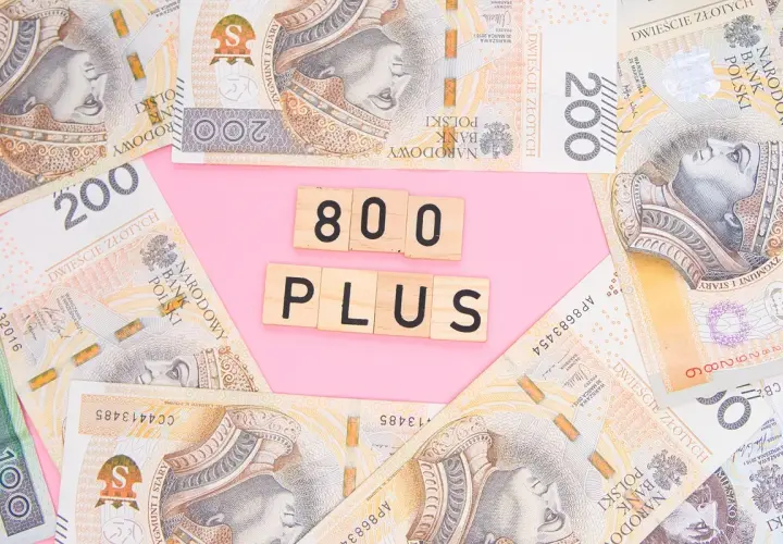 Jak złożyć 800 plus online? 3 sposoby i terminy 2025/2026