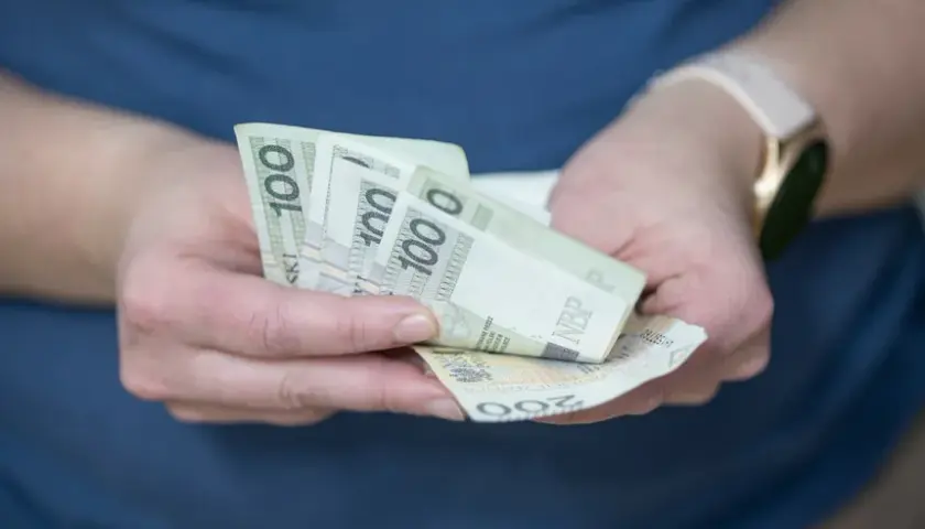 800 plus od stycznia: Czy musisz złożyć nowy wniosek? Sprawdź!