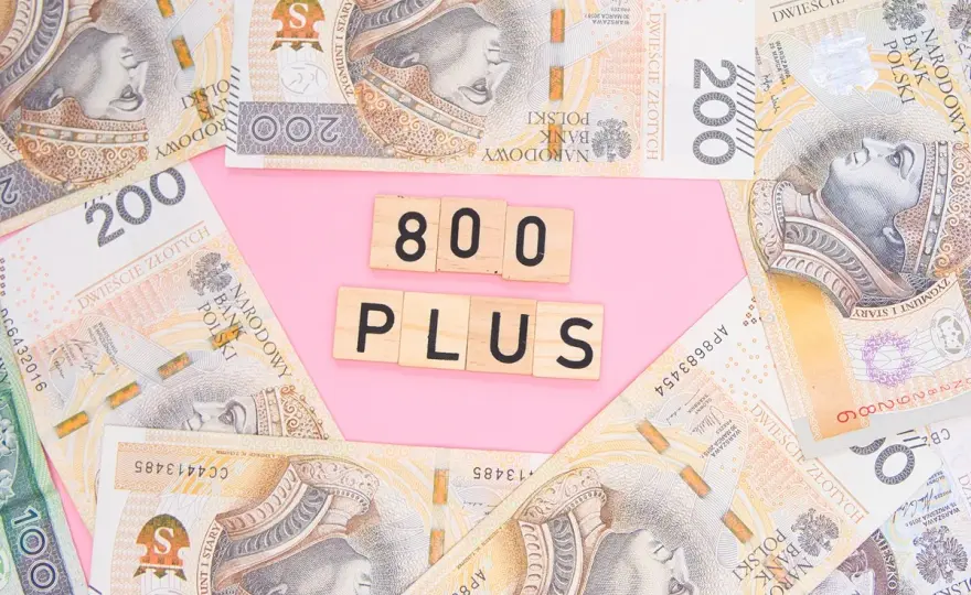 Jak złożyć 800 plus online? 3 sposoby i terminy 2025/2026